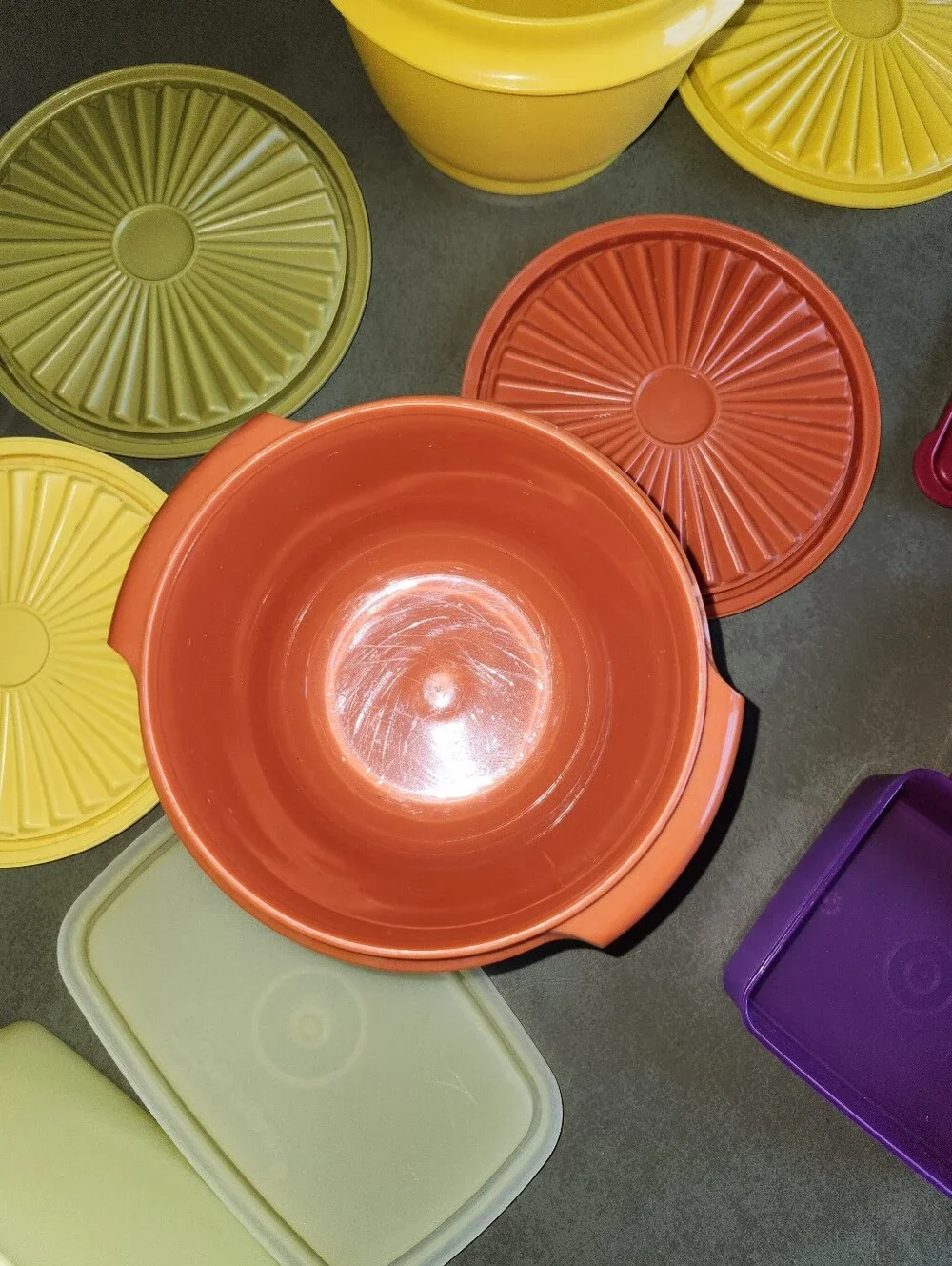 14 Pieces Of Tupperware